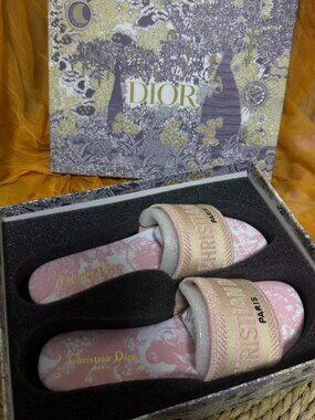 Women's Dior slippers🧀